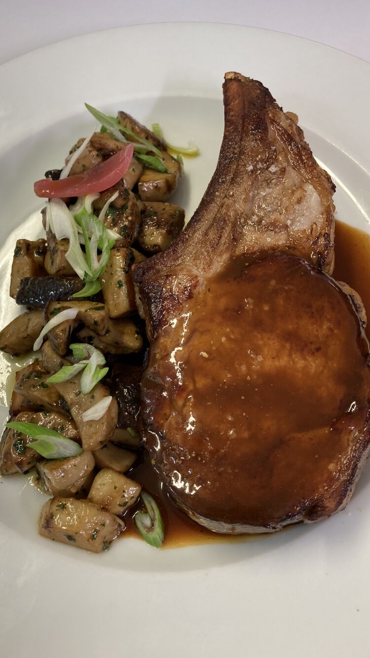 Côte de Veau Français, Poêlée de Cèpes de Pays en Persillade 