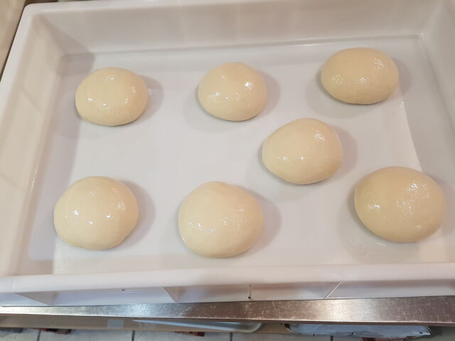 Préparation des pattons pour confectionner vos pizzas.