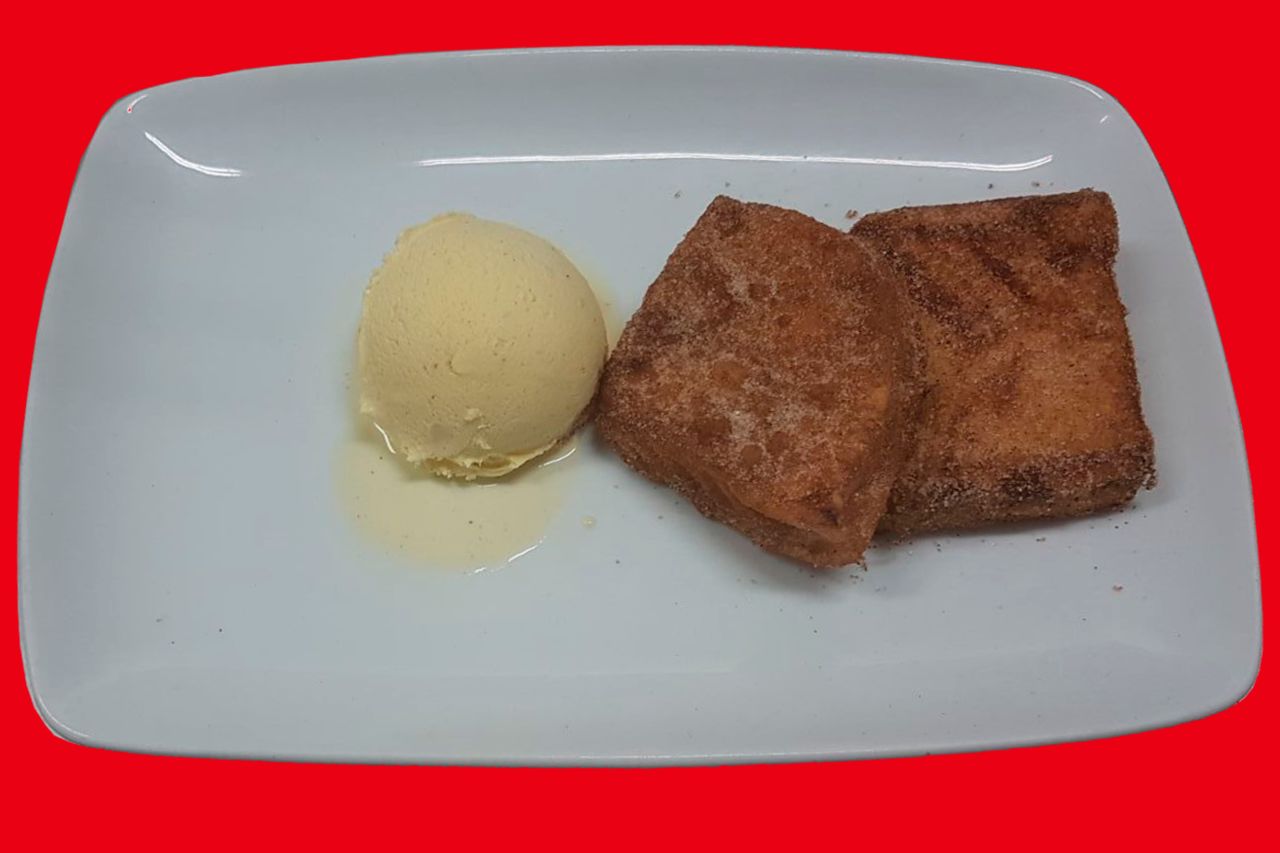 Leche Frita con Helado de Vainilla