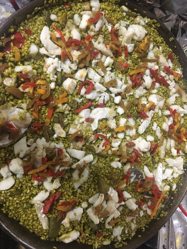 Paella de bacalao