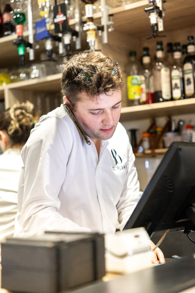 Emilien Lévêque, Gérant