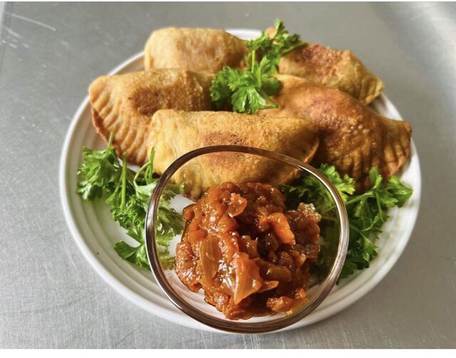 Pastels fait maison au thon travailler avec ces petits oignons 