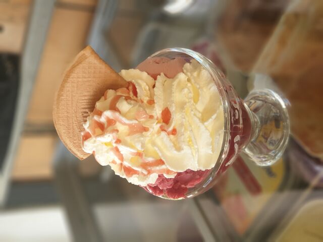 La rubis
Cassis,fraise,framboise,coulis de fraise,chantilly💙