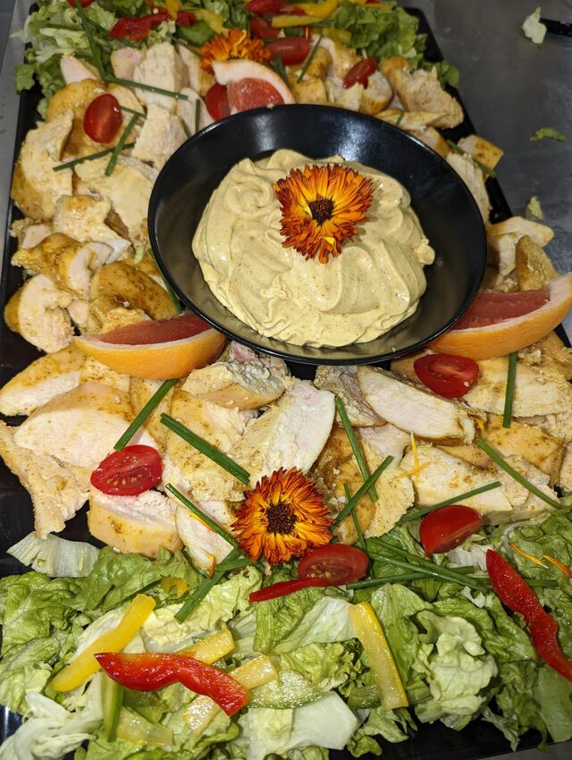 Buffet froid: Filet de poulet sauce aux saveurs indienne 