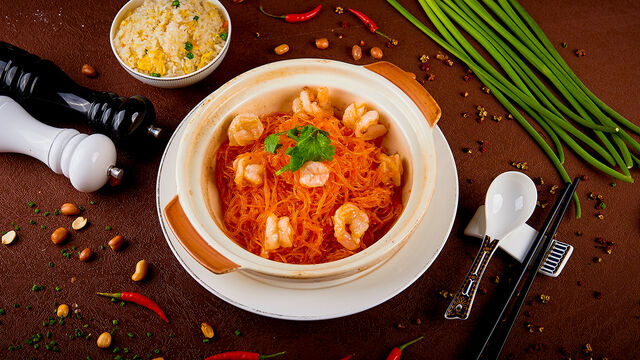 Makaron sojowy w sosie XO z krewetkami / Soya noodles with shrimps in XO sauce