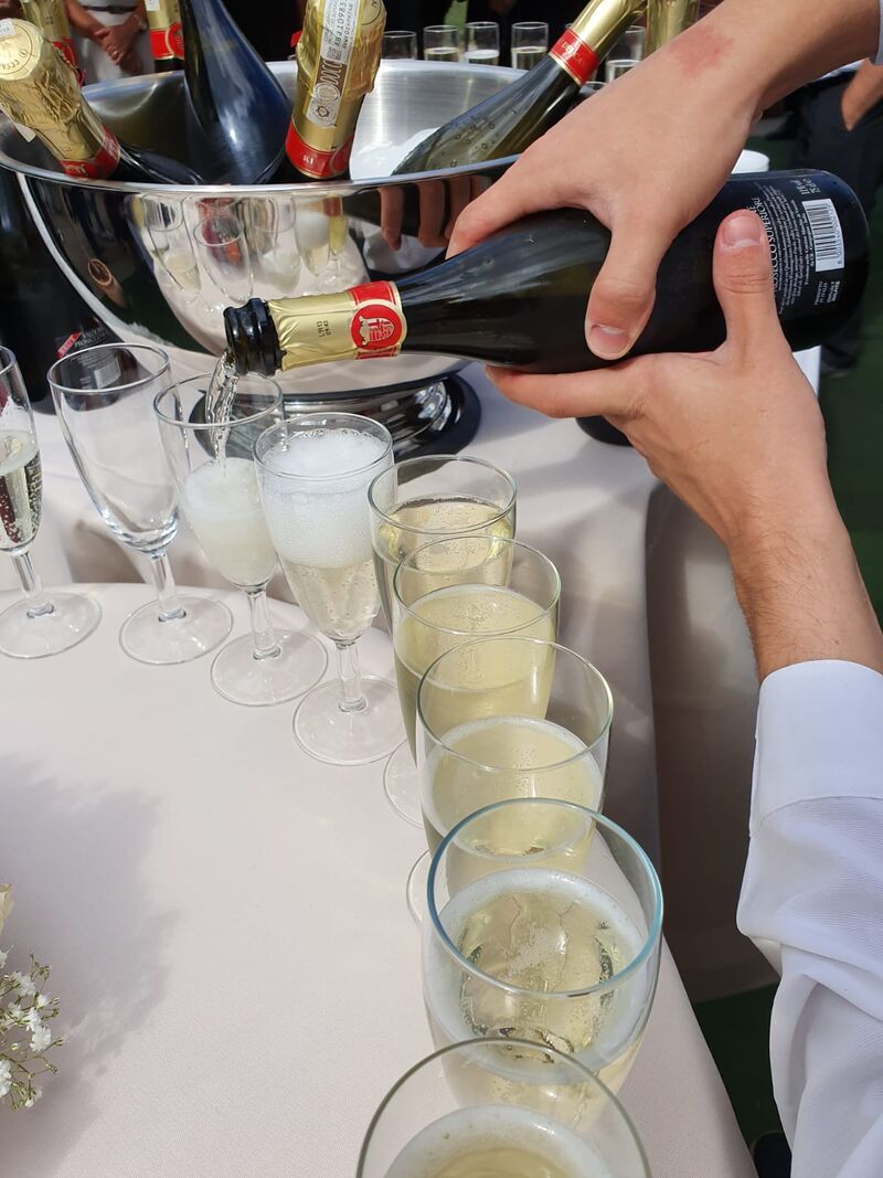 tolle Fotos und Sie mittendrin als umwefendes Brautpaar.
Damit das nicht nur ein Traum bleibt,