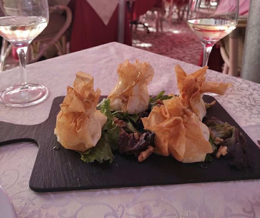 Trouxas de Chevre com Mel e Nozes