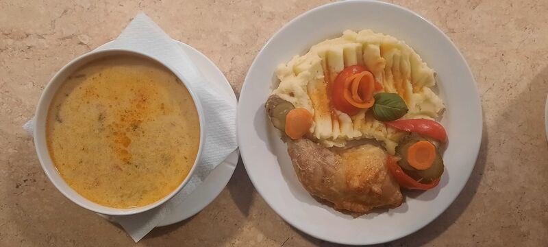 Supă de varză și piure cu pulpă de pui