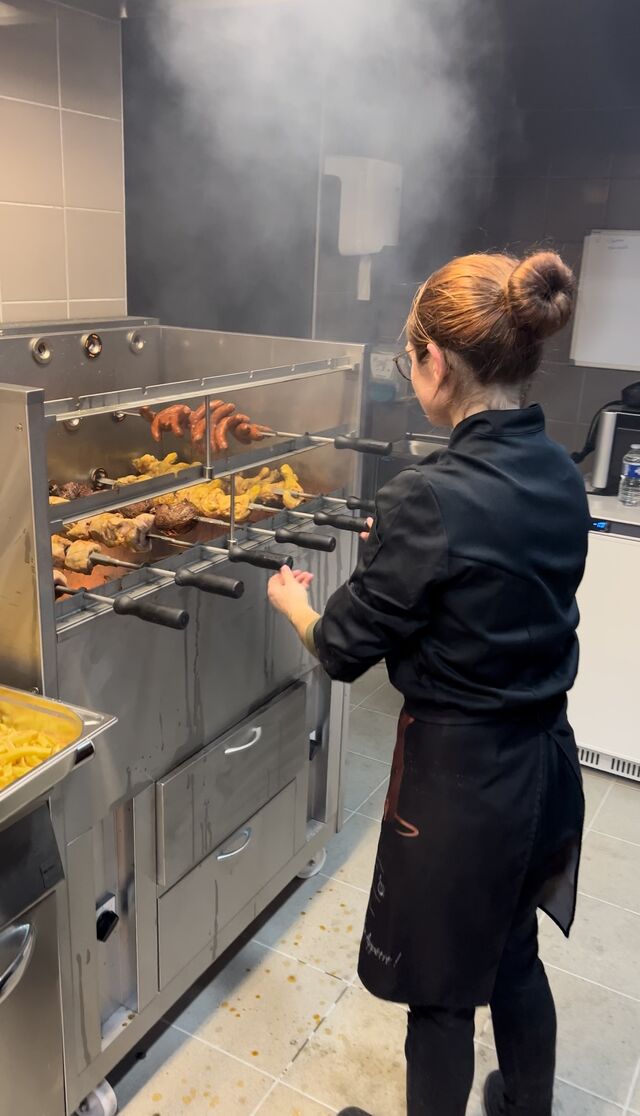 Notre cheffe Emeline aux fourneaux!