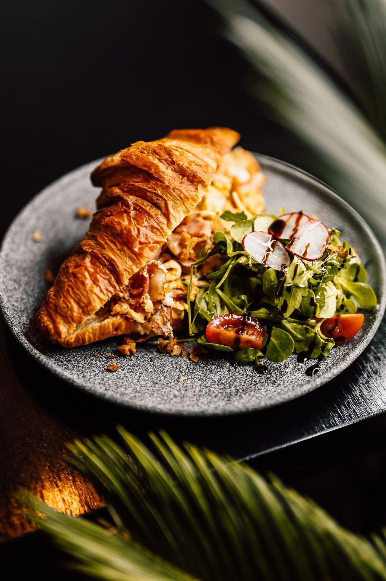 Croissant s míchanými vejci