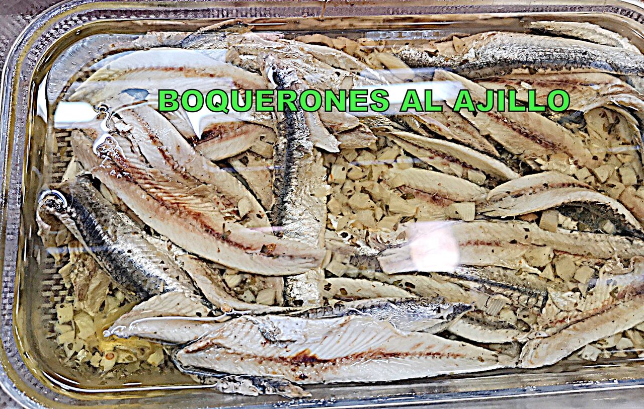 Nuestro picoteo boquerones en vinagre y al ajillo