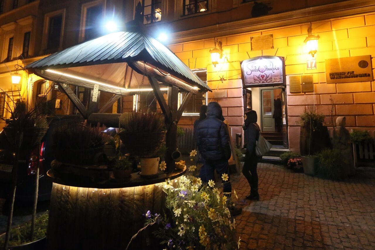 Nasza Sielska Anielska studnia, która jest chyba najczęściej fotografowanym obiektem na Starym Mieście.