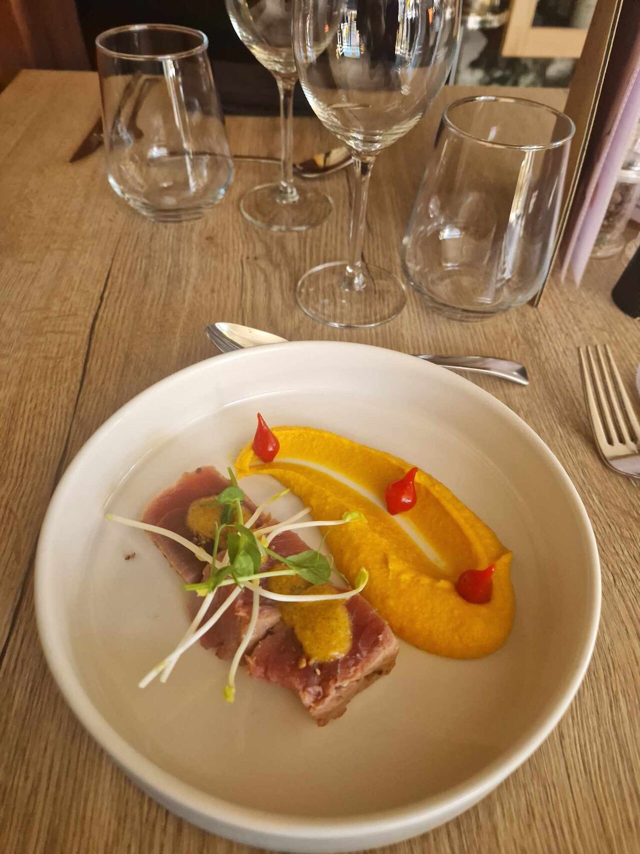 Tataki de thon, crème de carottes