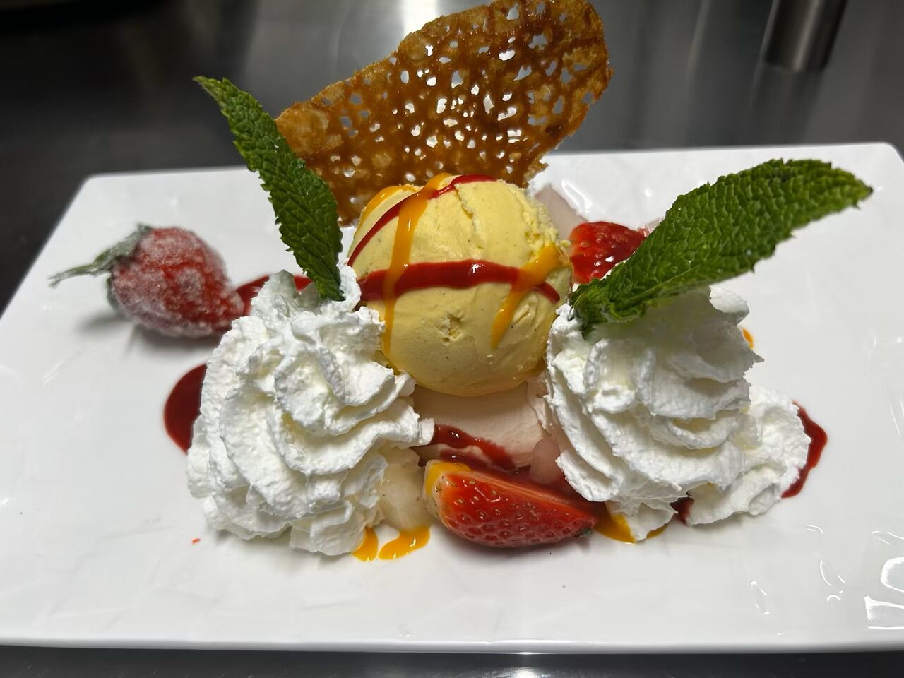 Pavlova aux Fruits de Saison