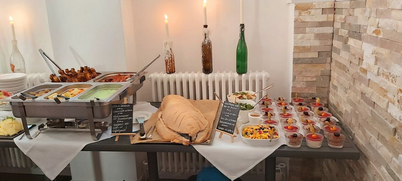 gerne bereiten wir für Ihre Feierlichkeit ein Buffet her.
