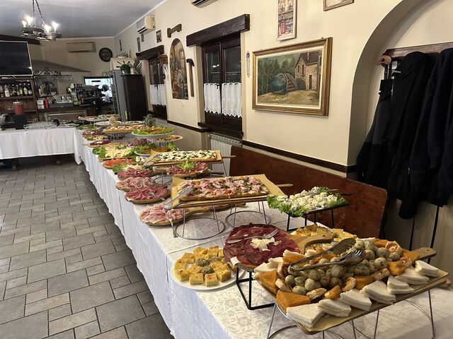 Il buffet nella sala interna
