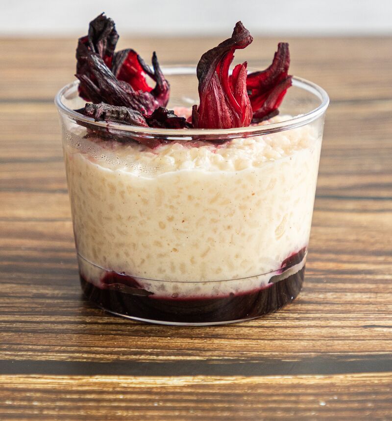 Sombi riz au lait à la vanille coulis de bissap à la rose 