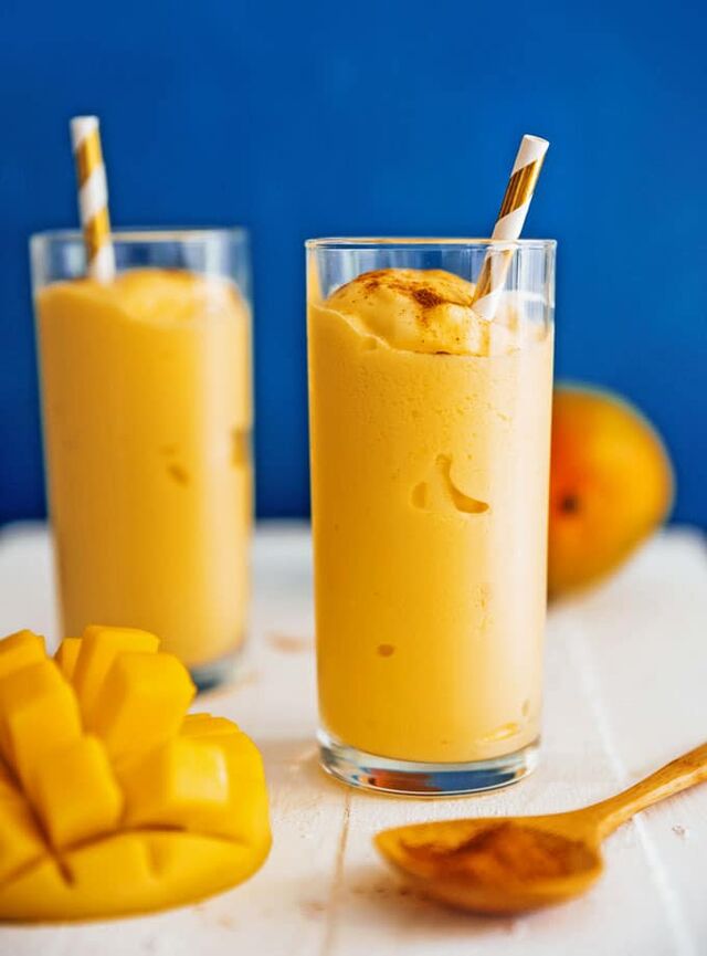 Lassi Mango (boisson indienne faite avec de la pulpe de mangue et du yaourt)