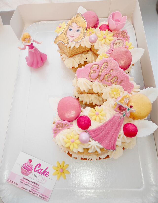 Number Cake 3 ans personnalisé La Belle Au Bois Dormant