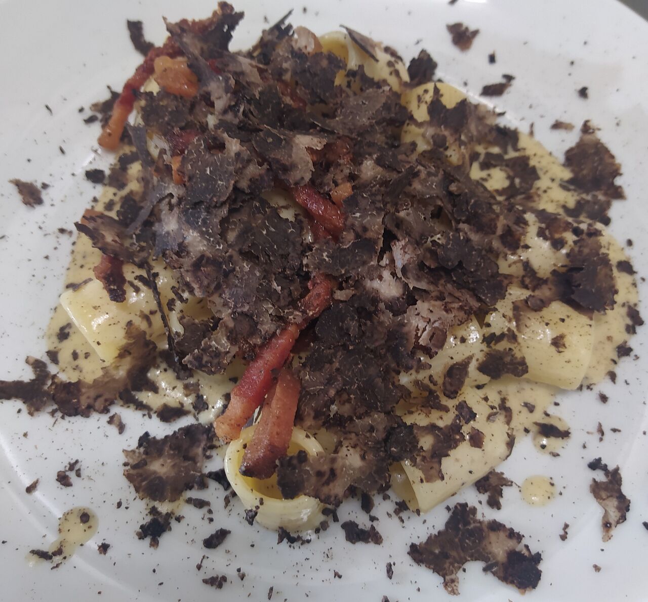 Mezze Maniche Benedetto Cavalieri alla Carbonara Tartufata (Tartufo Nero Pregiato)