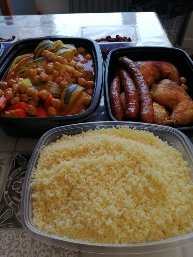Couscous Royal semoule légumes poulet 1 merguez et 1 boulette