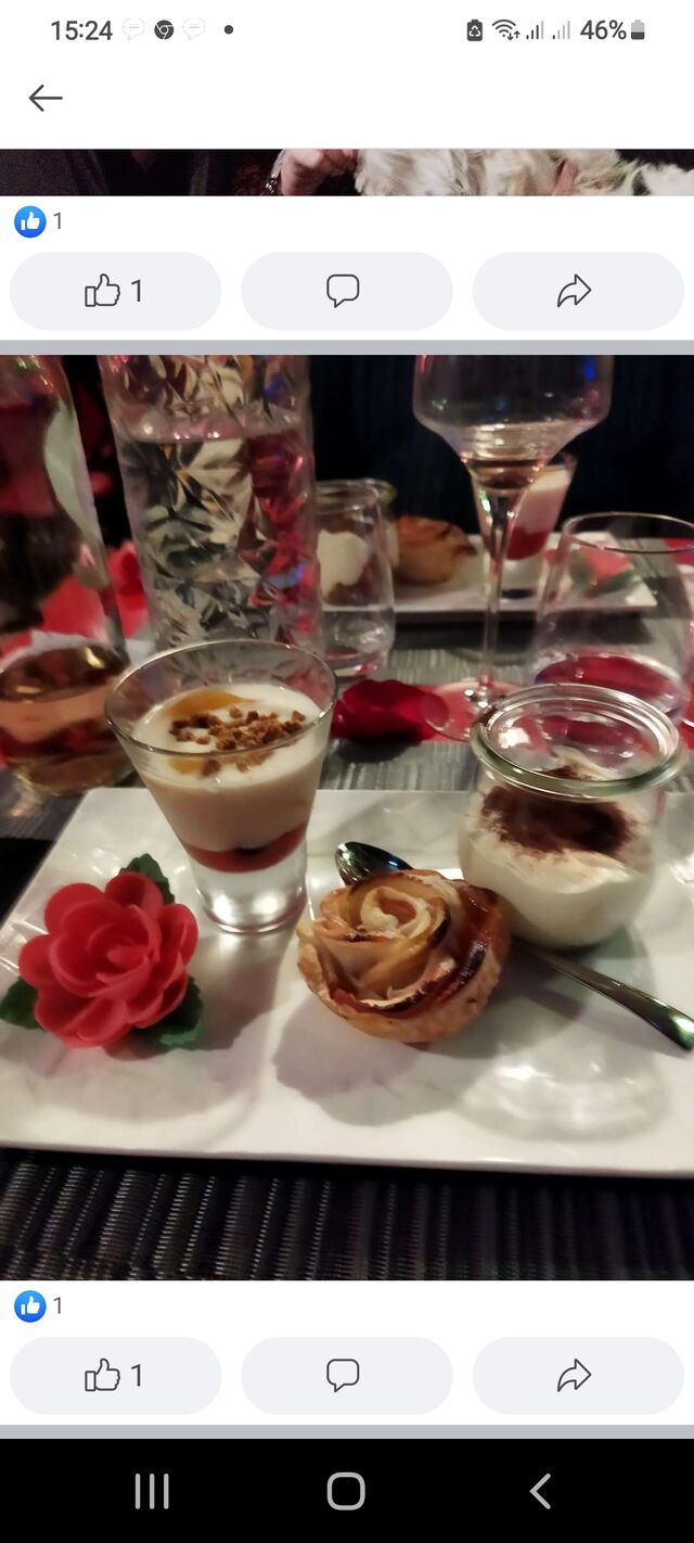 trilogie de dessert
tiramisu, rose feuilletée aux pommes, le parfait dessert a la pèche et fruits rouges