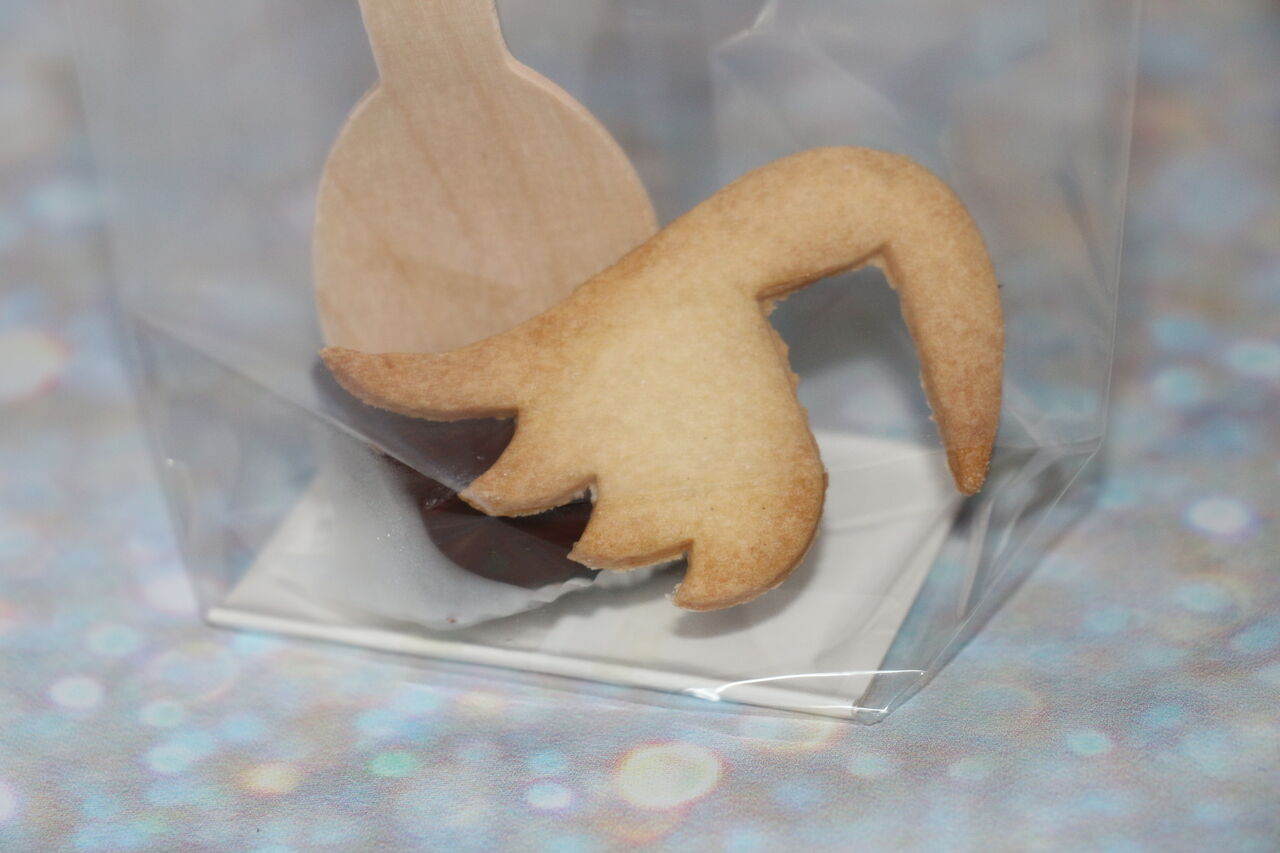 Cuillere chocolat chaud et son biscuit