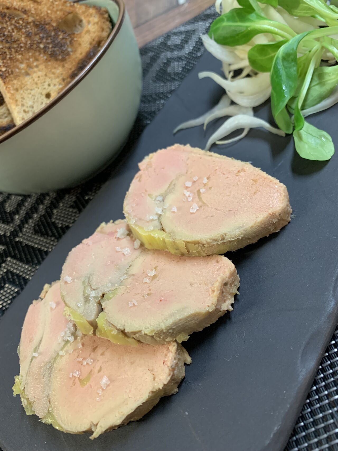 Le Foie Gras Mi-Cuit mariné au Maury Rouge et ses Toast 