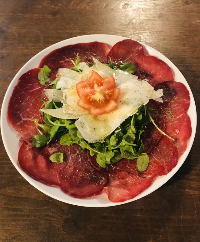 Carpaccio de Bresaola con Parmigiano y trufa