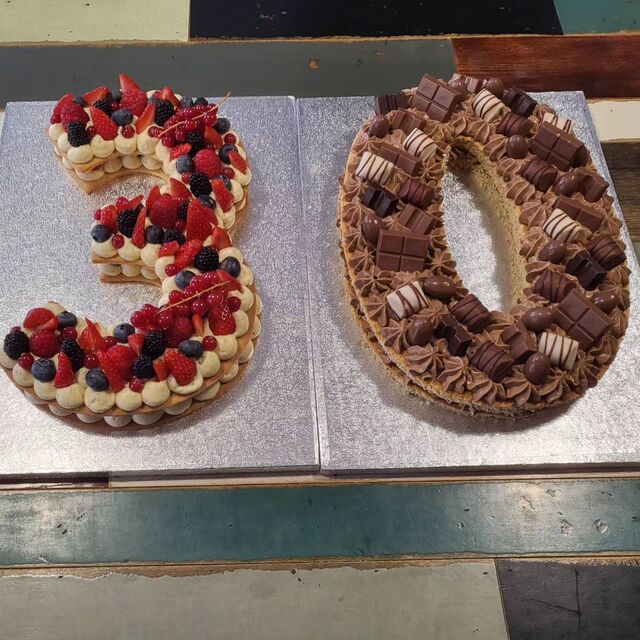 Number cake (3 : vanille, fruits rouges, sablé et 0 : chocolat, biscuit joconde, kinders)