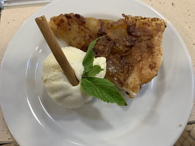 Tratam de maçã c/bola de gelado