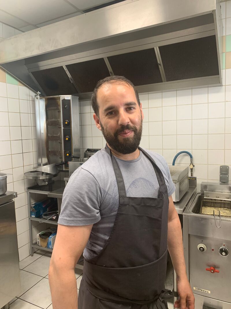 Je vous présente Mohamed, celui qui est à la tête de Lak's Tacos, mais aussi la personne qui vous prépare vos tacos... 😋
