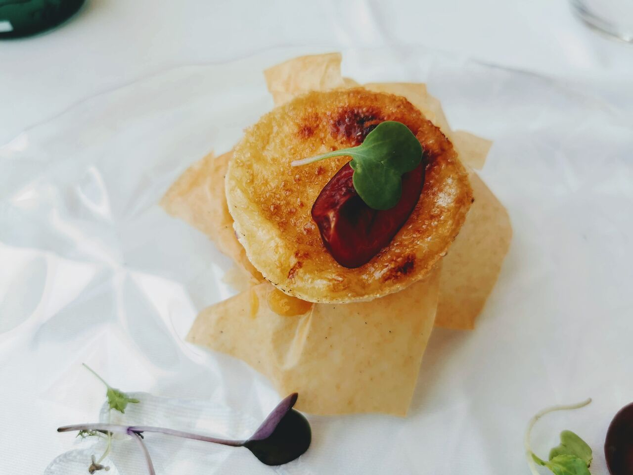 un des nombreux plats du menu dégustation présenté chaque midi en semaine ... Photo prise par une fidèle cliente
