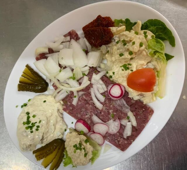 Tafelspitzsülze mit Kartoffelsalat