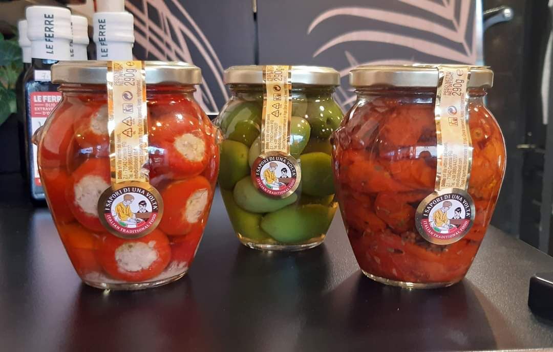 Antipasti
Tomate séchée
Poivrons piquante au thon,capres et anchois
Olive belle di cerignola 