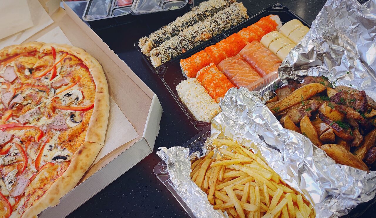 Якщо немає хвилинки на обід - не проблема, телефонуйте до нас та замовляйте страви з собою.