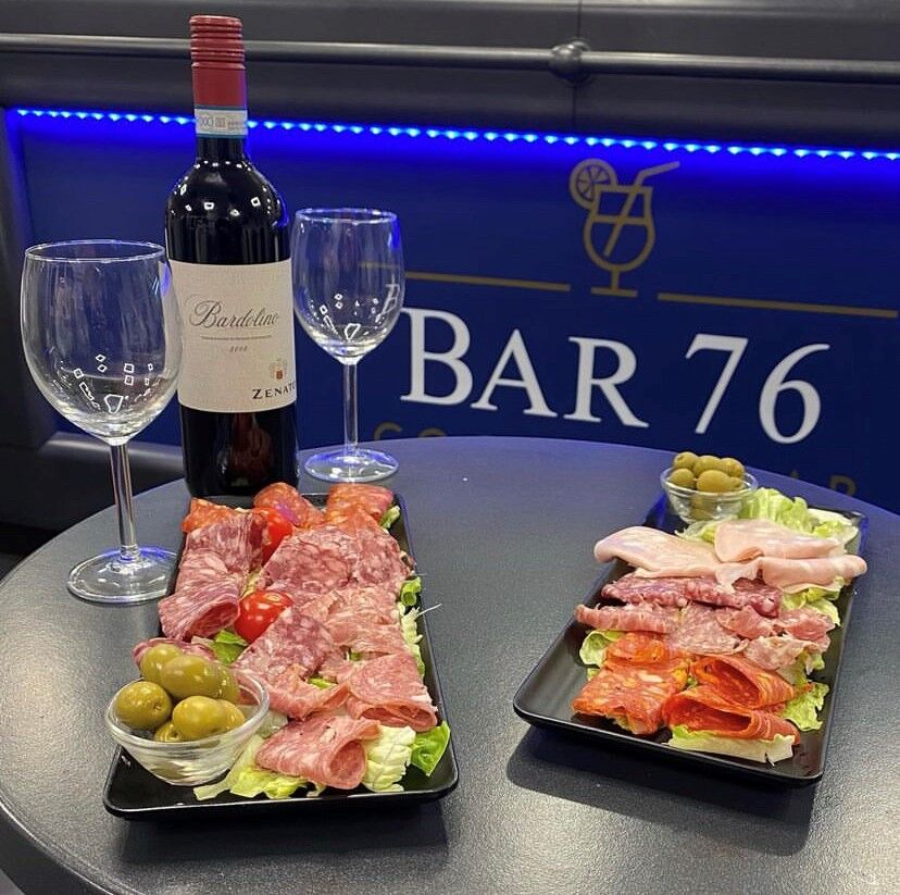 taglieri di ottimi salumi da gustare con formula aperitivo o con un calice dei nostri vini rossi!