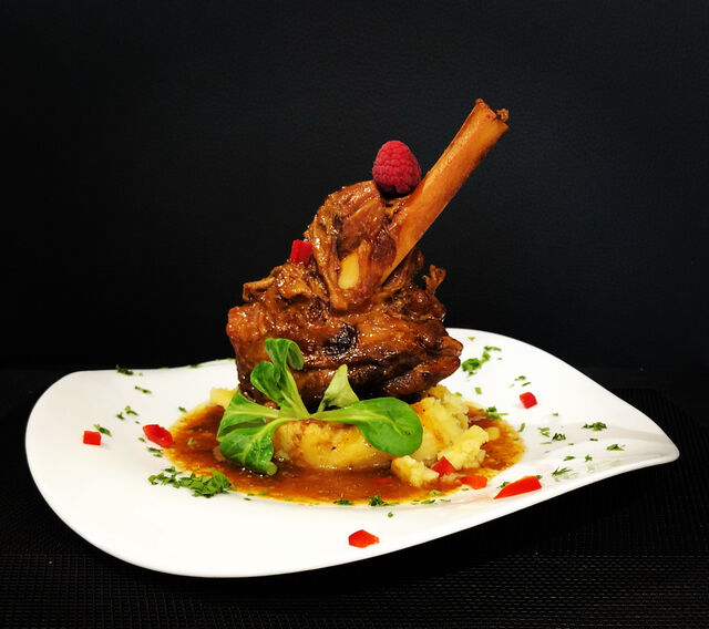 Notre Souris d’Agneau accompagnée de son écrasé de pomme de terre...