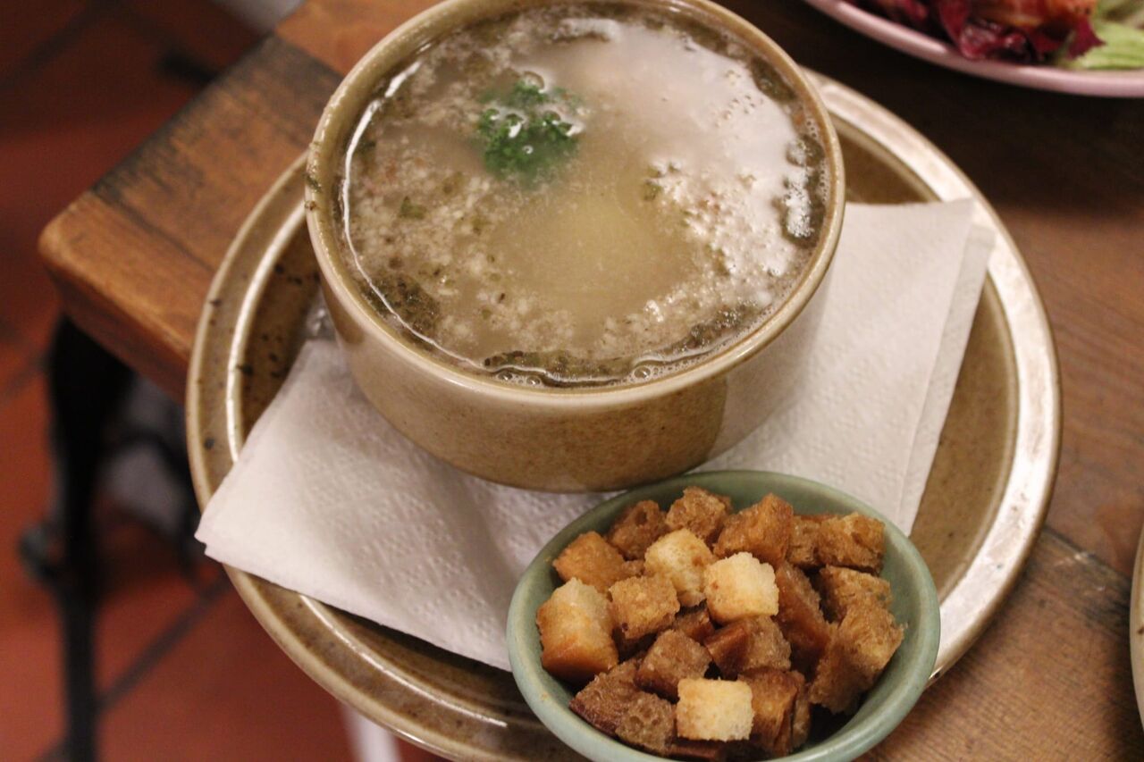 Poctivá česnečka se sýrem a krutony