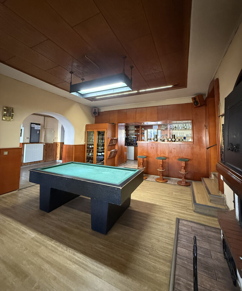 Interiér Měšťanské hospůdky s tradičním kulečníkem