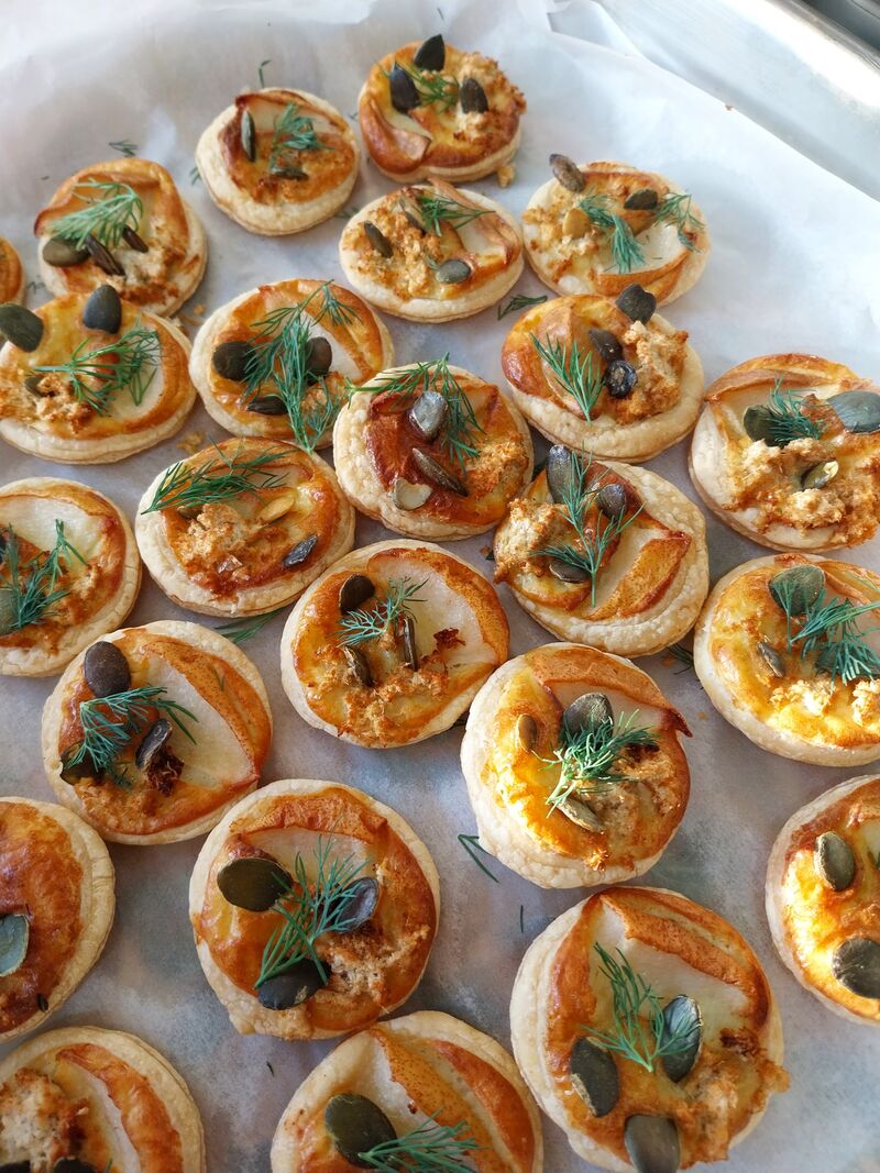 Shangui mini-tartes feuilletées au crabe, brousse, poire