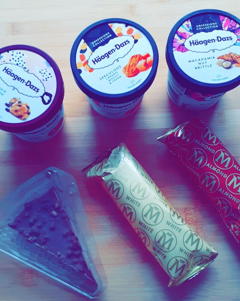 Des glaces et des parts de tartes au daim sont aussi à la vente