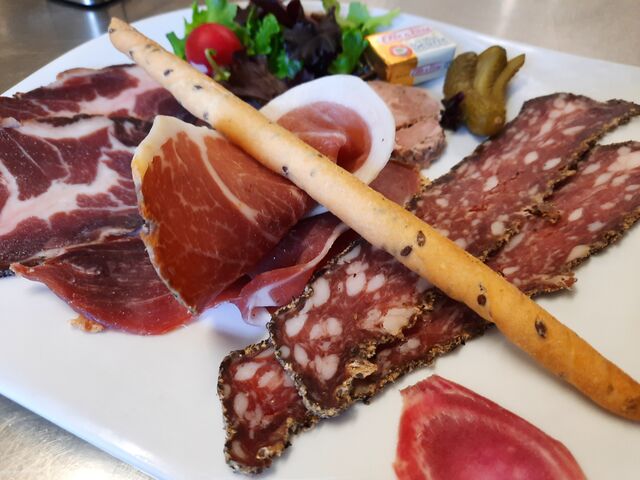 Assiette de charcuterie de Moustiers