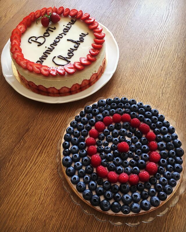 Gâteaux d’anniversaire (fraisier et tarte aux fruits rouges)