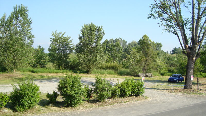 parcheggio privato per i nostri clienti...fronte locale