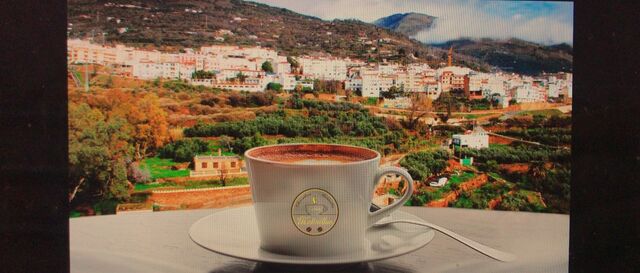 En el mejor pueblo del agua, Lanjarón, no olvides visitar la Cafetería Molinillas. Te sentirás como en casa.