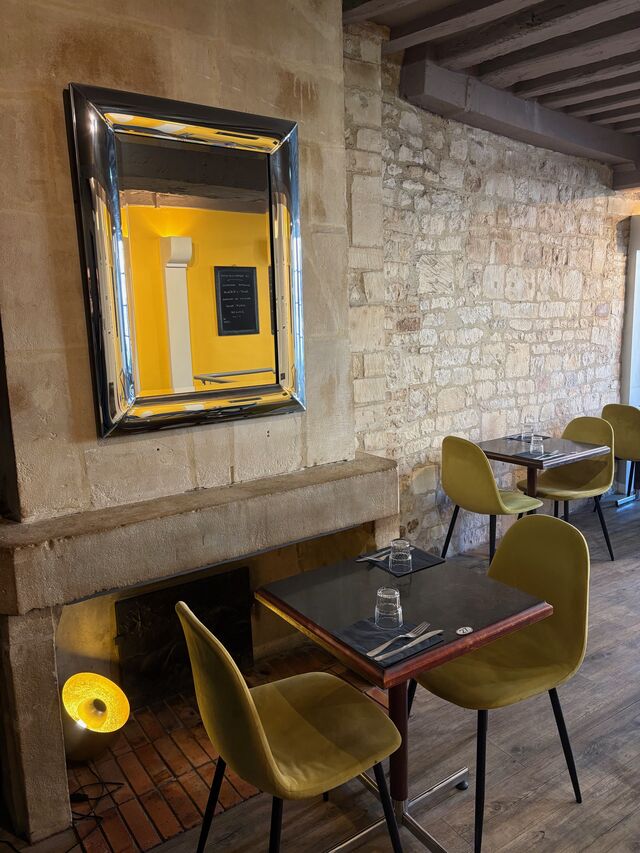 Près de la cheminée