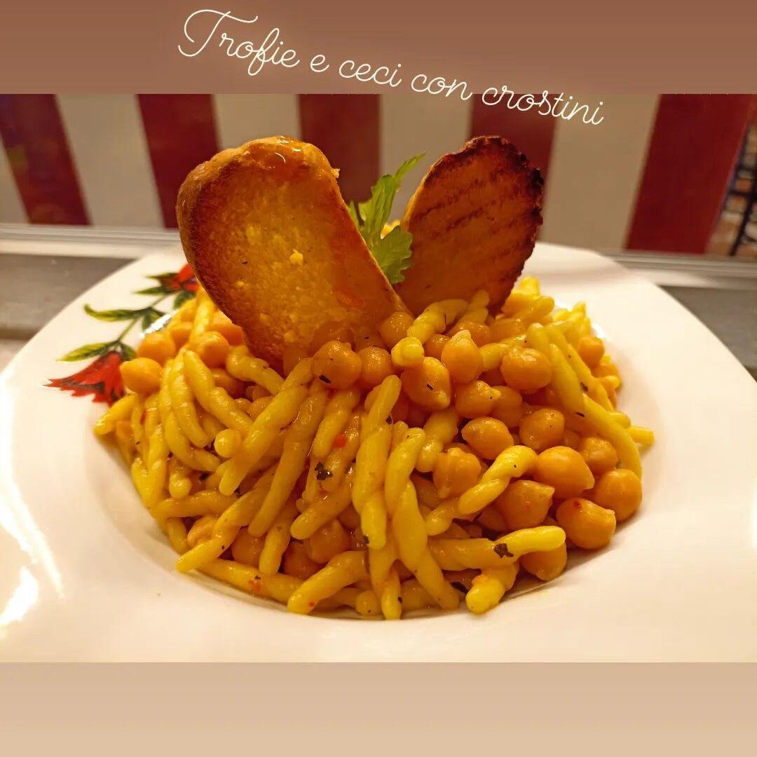 Trofie e ceci con crostini 