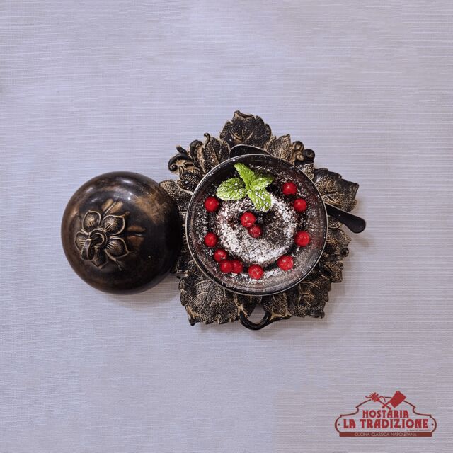 Flan al cuore caldo fondente con ribes rossi