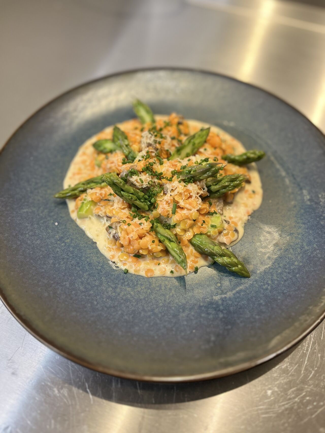 Risotto de lentilles corail, asperges vertes 